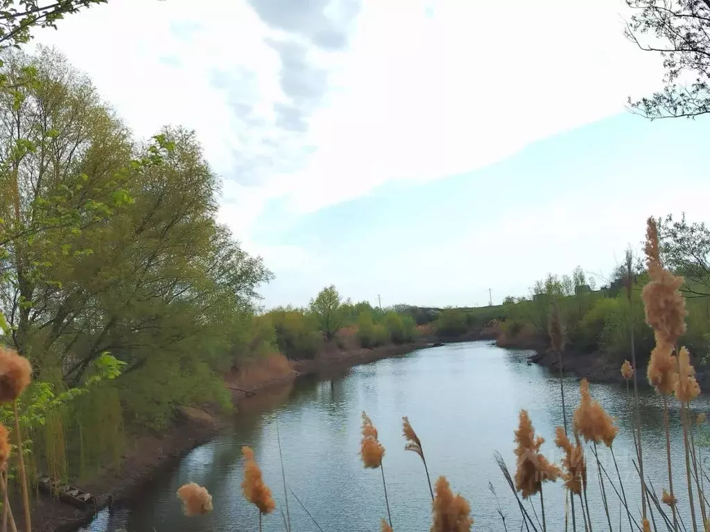Дом в Волгоградская область, Городищенский район, Краснопахаревское ... - Фото 0