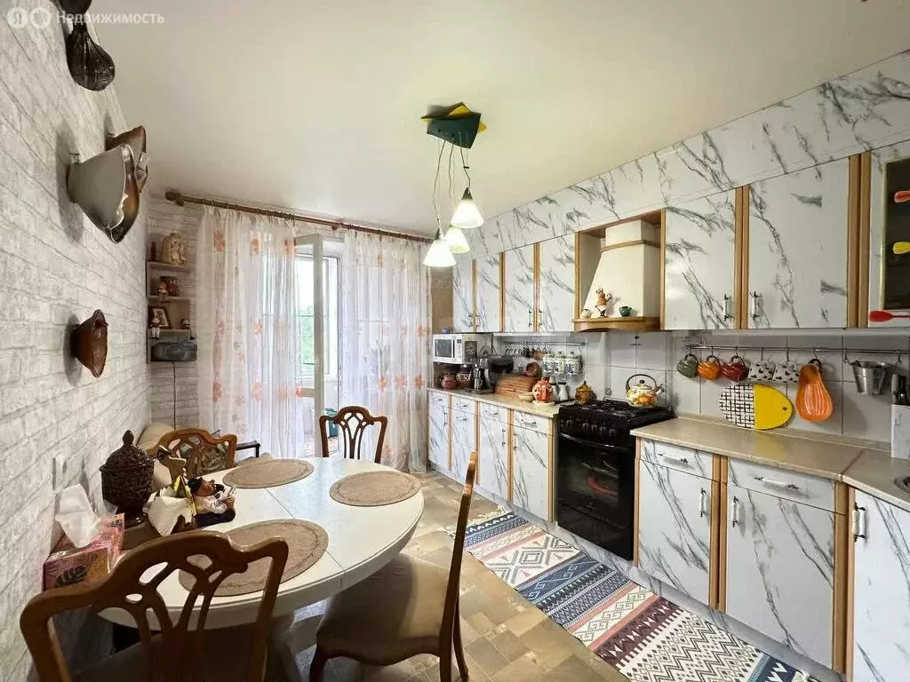 4-комнатная квартира: посёлок городского типа Калининец, 264 (83.7 м) - Фото 1