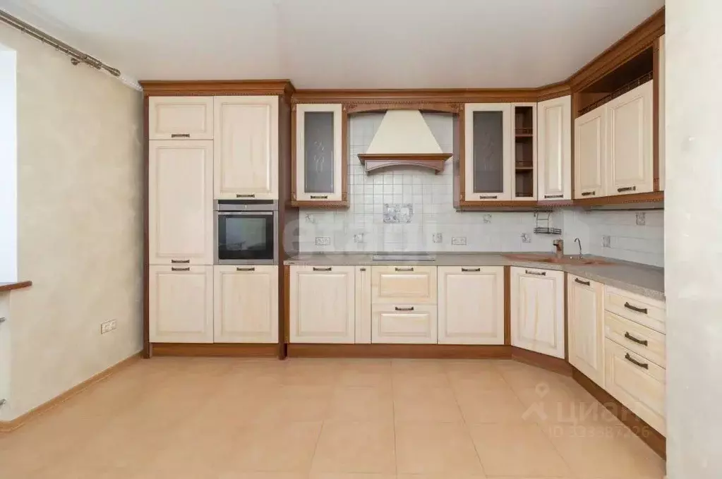3-к кв. Тюменская область, Тюмень ул. Василия Гольцова, 28 (96.0 м) - Фото 1
