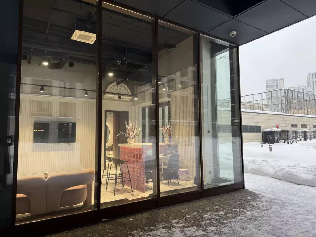 Торговая площадь в Москва 2-я Черногрязская ул., 6к4 (135 м) - Фото 1