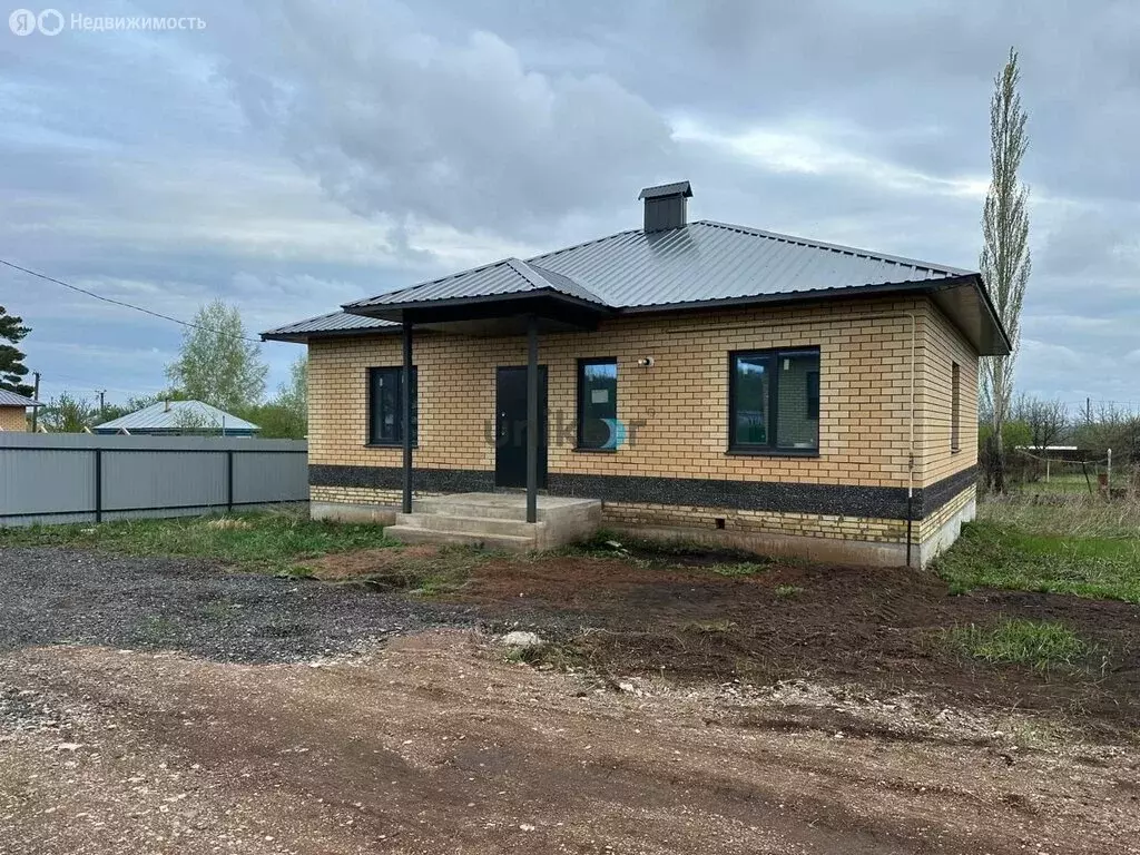 Дом в Чишминский район, Аровский сельсовет, село Кляшево (90 м) - Фото 1