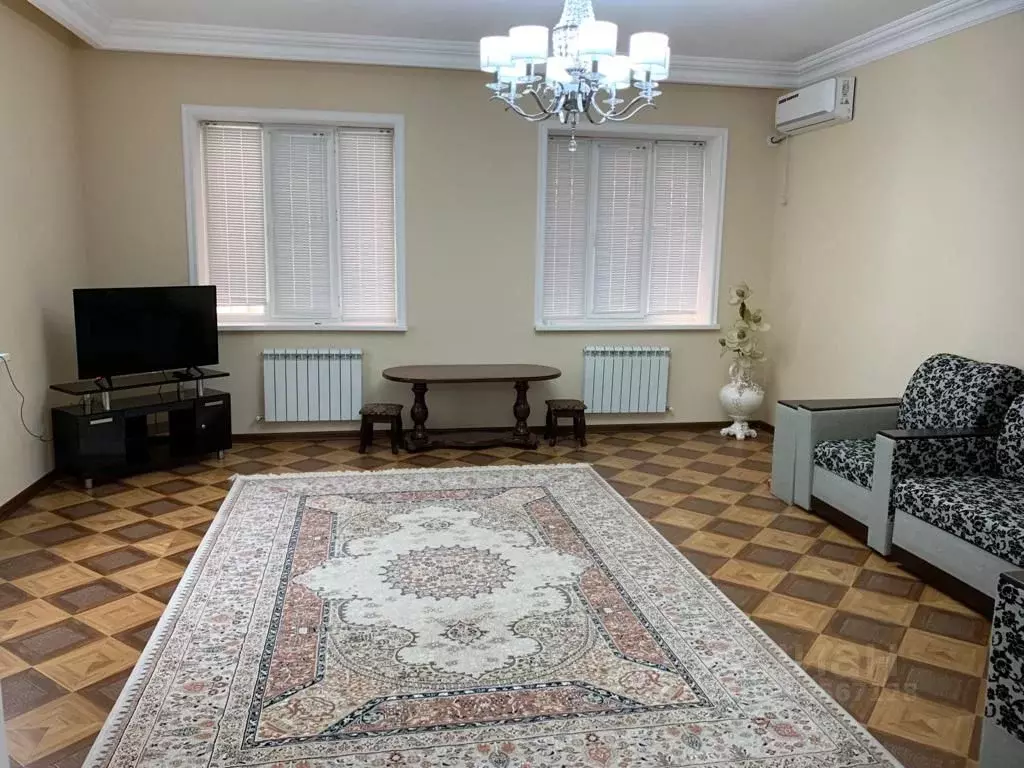 Дом в Дагестан, Дербент ул. Юрия Гагарина, 130/22 (200 м) - Фото 1