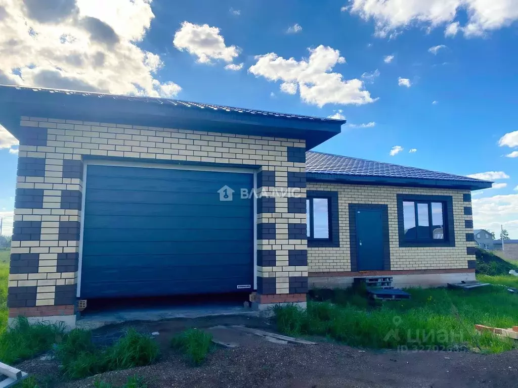Дом в Башкортостан, Стерлитамакский район, д. Казадаевка ул. ... - Фото 1
