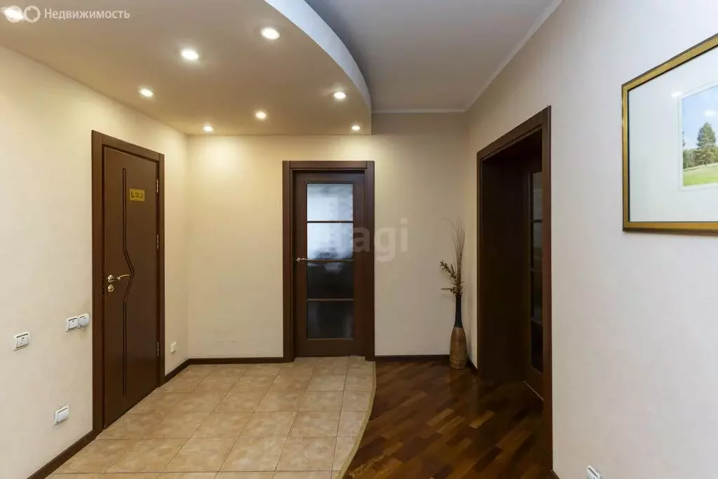 3-комнатная квартира: Тюмень, 6-й микрорайон, улица Валерии ... - Фото 2