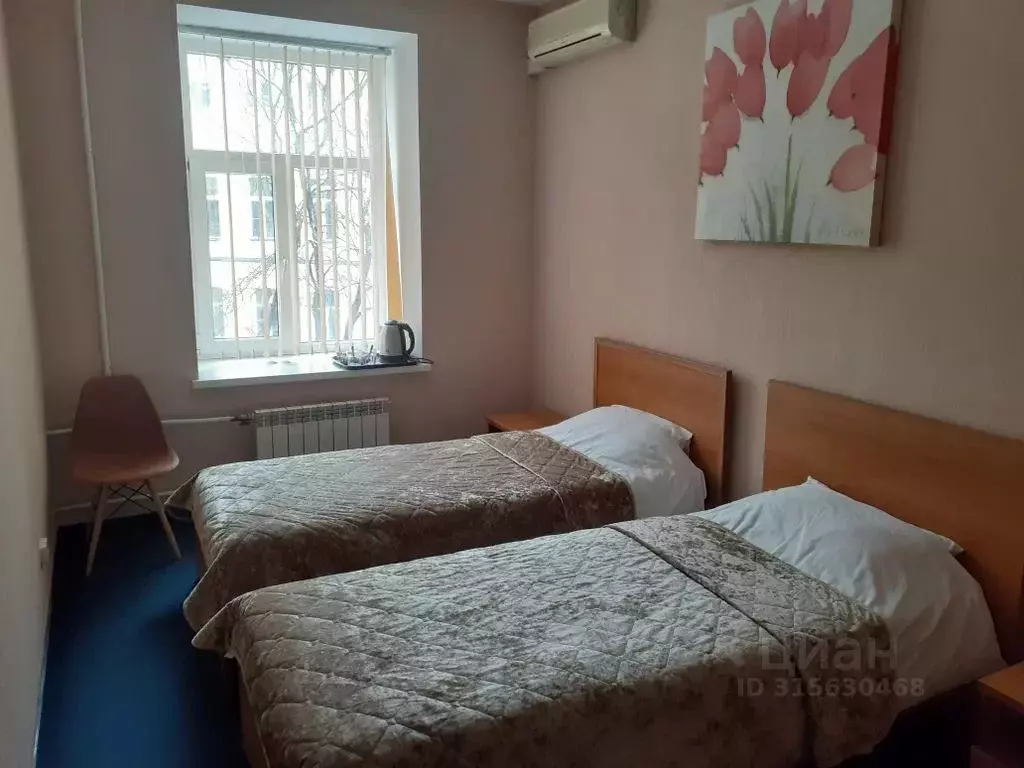 Комната Санкт-Петербург Большая Конюшенная ул., 1 - Фото 1