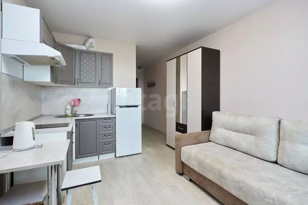 Студия Тюменская область, Тюмень ул. Тимофея Чаркова, 28 (21.0 м) - Фото 1