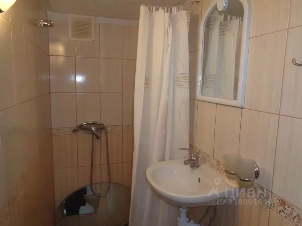 Дом в Крым, Алупка ул. Амет-хана Султана, 31 (18 м) - Фото 1