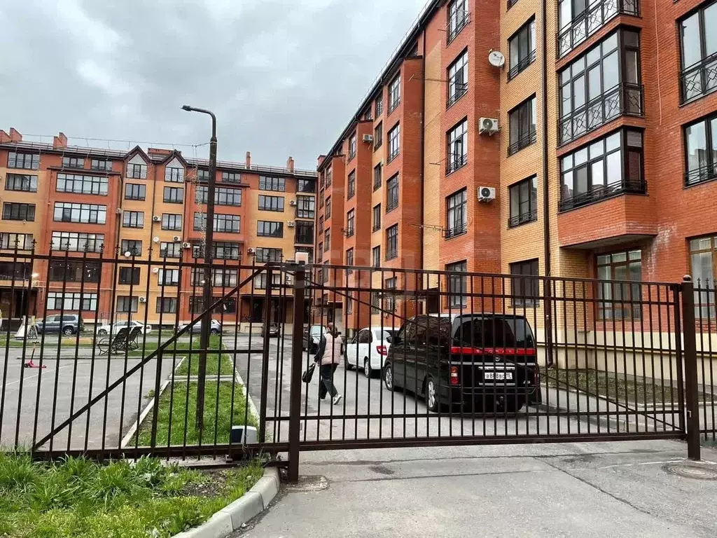 3-к кв. Северная Осетия, Владикавказ ул. Билара Кабалоева, 8 (107.9 м) - Фото 0