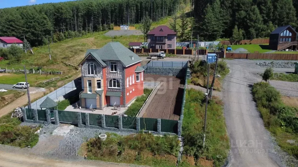 Дом в Сахалинская область, Южно-Сахалинск Комсомольская ул., 7 (306 м) - Фото 0