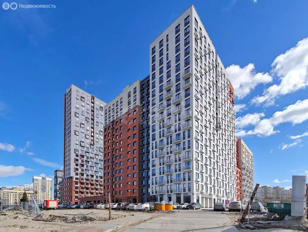 2-комнатная квартира: Тюмень, улица Защитников Отечества, 30 (57 м) - Фото 1
