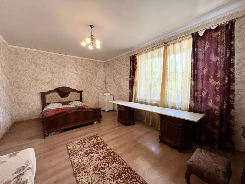Комната 18 м в 3-к., 1/2 эт. - Фото 0