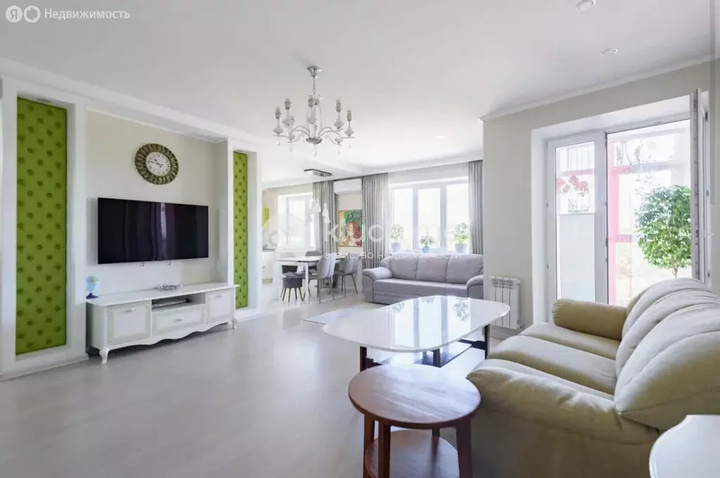 3-комнатная квартира: Казань, улица Баки Урманче, 1 (95 м) - Фото 0