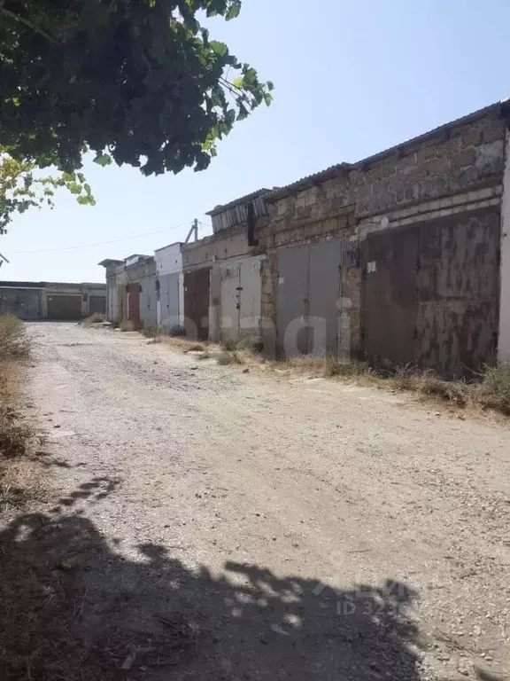 Гараж в Крым, Евпатория городской округ, Заозерное пгт ул. Садовая, 85 ... - Фото 1