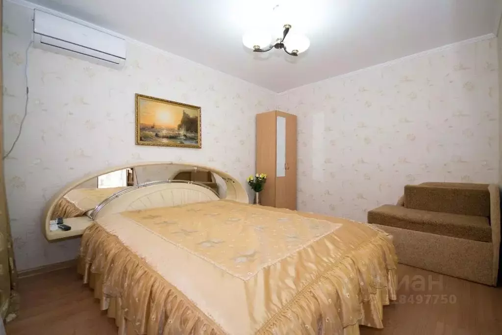 1-к кв. Крым, Феодосия ул. Земская, 7 (30.0 м) - Фото 0