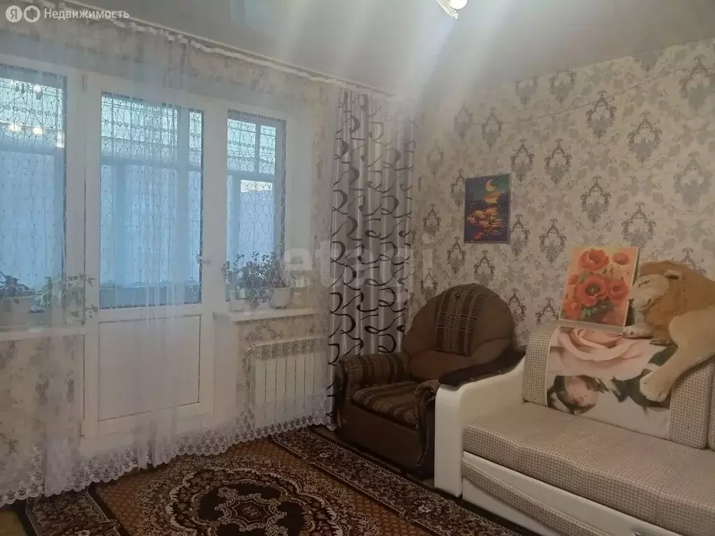 3-комнатная квартира: Сатка, улица 40 лет Победы, 5 (66.7 м) - Фото 2