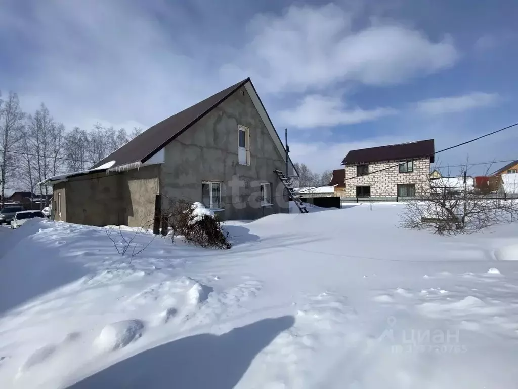 Дом в Башкортостан, Иглинский сельсовет, с. Иглино ул. Строителей, ... - Фото 1