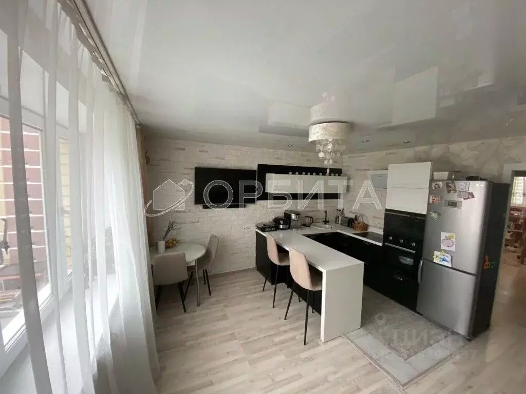2-к кв. Тюменская область, Тюмень проезд Ямбургский, 3 (52.0 м) - Фото 1