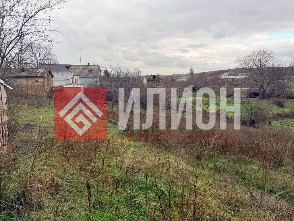 Дом в Крым, Кировский район, Первомайское с/пос, с. Изюмовка ул. ... - Фото 2