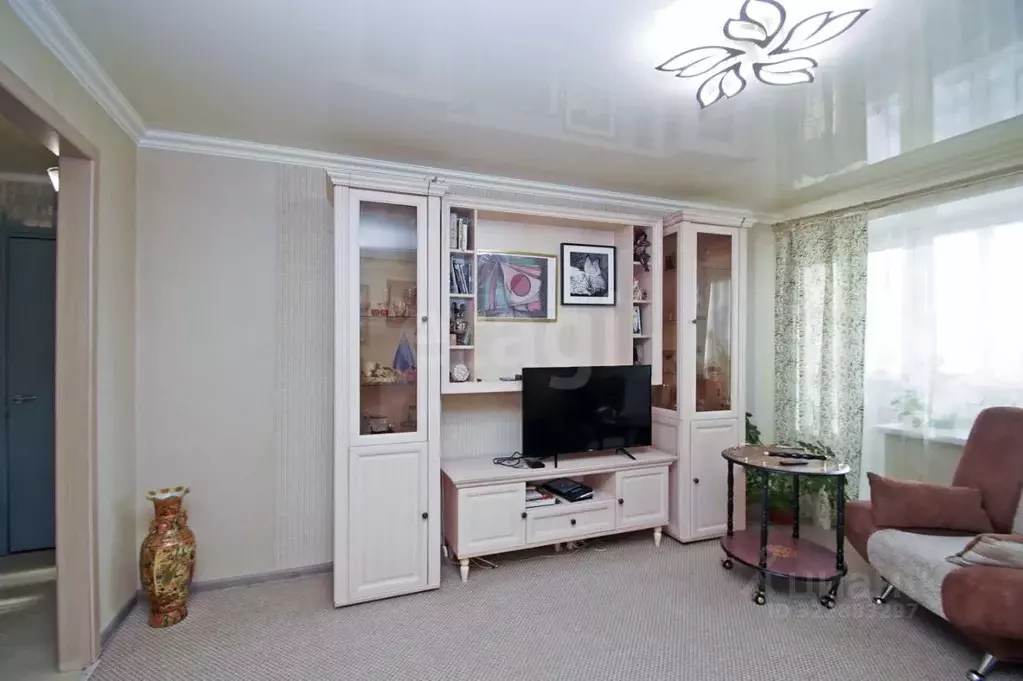 2-к кв. Омская область, Омск просп. Космический, 32 (47.0 м) - Фото 0