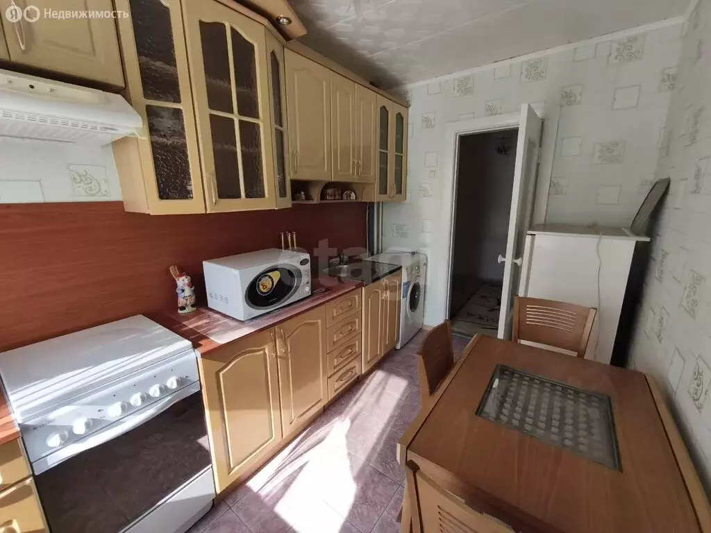 2-комнатная квартира: Заводоуковск, улица Дзержинского, 5 (50 м) - Фото 1
