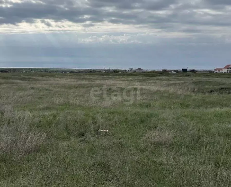 Участок в Крым, Ленинский район, Семисотское с/пос, с. Каменское ул. ... - Фото 1