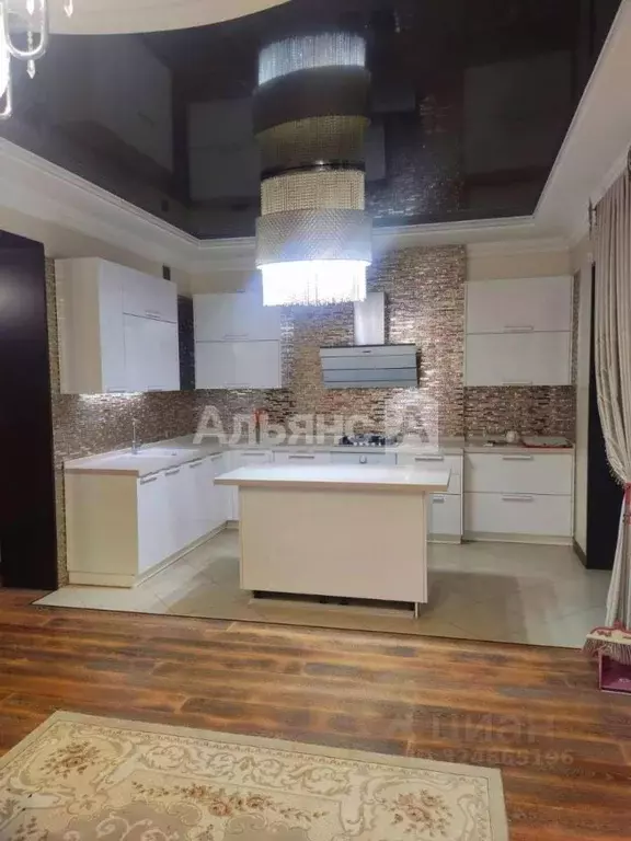 Дом в Ростовская область, Волгодонск Ноябрьский пер. (230 м) - Фото 1