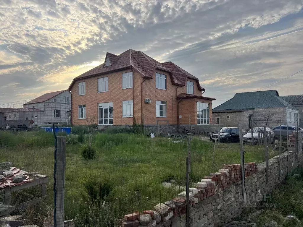 Дом в Дагестан, Каспийск ул. 5-я Линия, 65 (300 м) - Фото 1