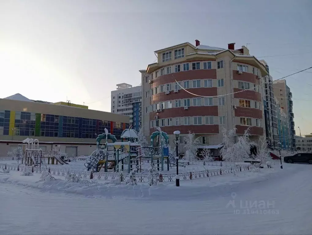 3-к кв. Саха (Якутия), Якутск ул. Ларионова, 10 (92.5 м) - Фото 1