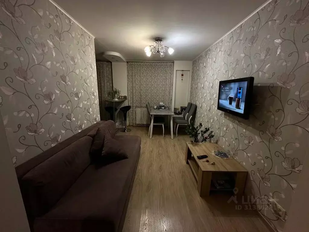 3-к кв. Свердловская область, Екатеринбург ул. Белоярская, 27 (57.2 м) - Фото 1