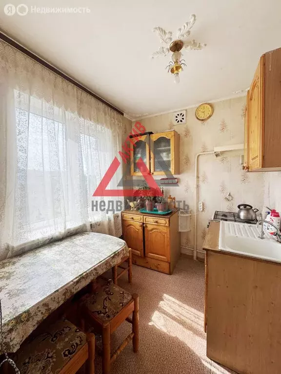 3-комнатная квартира: Каменск-Уральский, улица Шестакова, 3 (50 м) - Фото 1