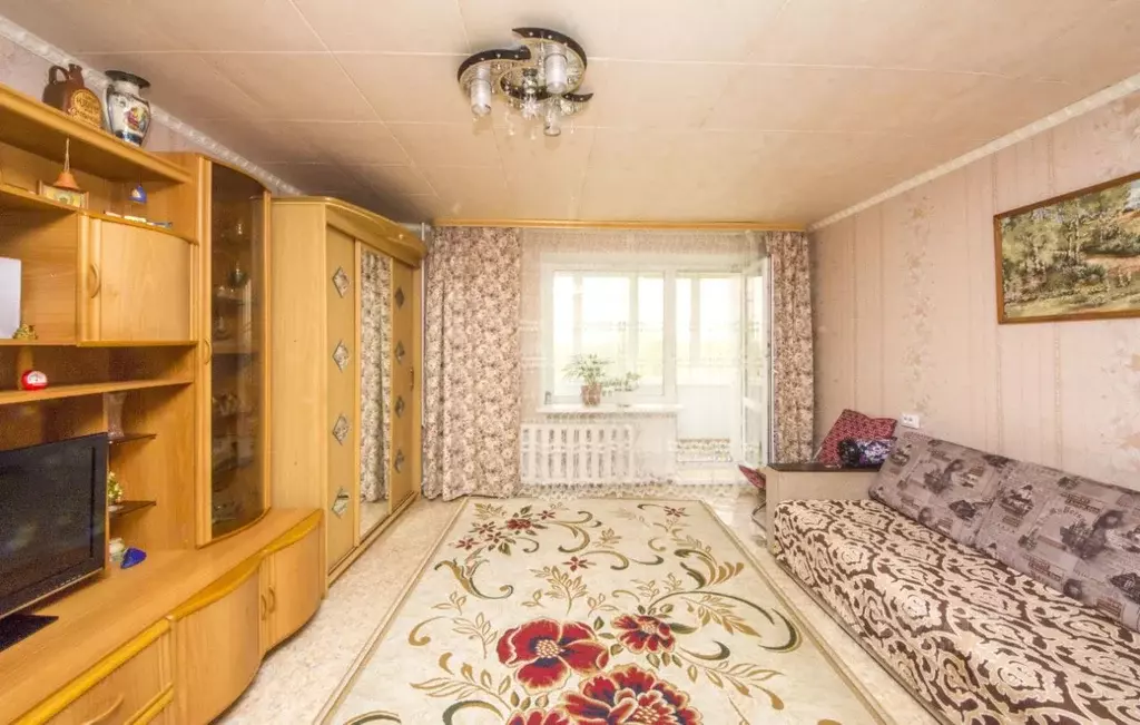 3-к кв. Омская область, Омск Мельничная ул., 91 (73.7 м) - Фото 0