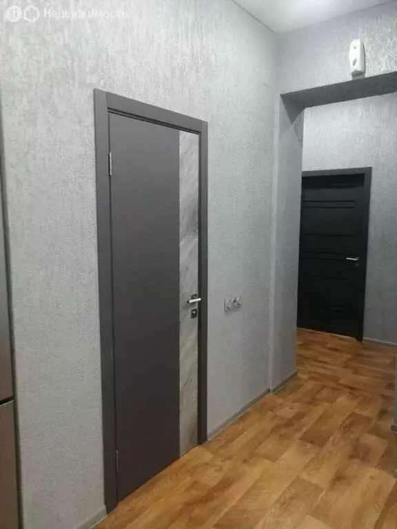 3-комнатная квартира: Зеленогорск, Комсомольская улица, 10 (80 м) - Фото 0