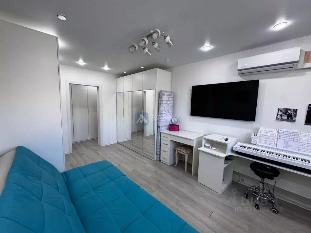 3-к кв. Тюменская область, Тюмень ул. Красных Зорь, 2 (66.5 м) - Фото 1