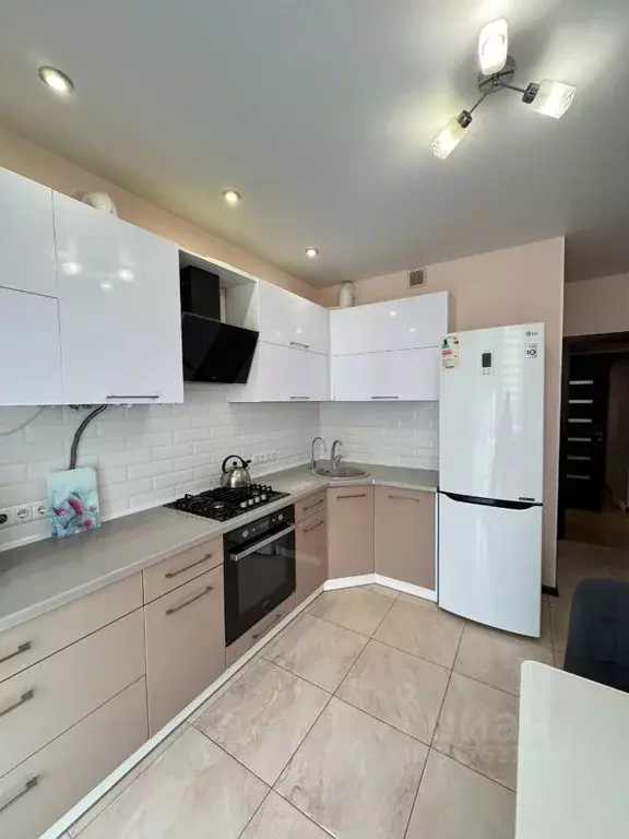 2-к кв. Крым, Симферополь ул. Лексина, 48А (65.0 м) - Фото 1