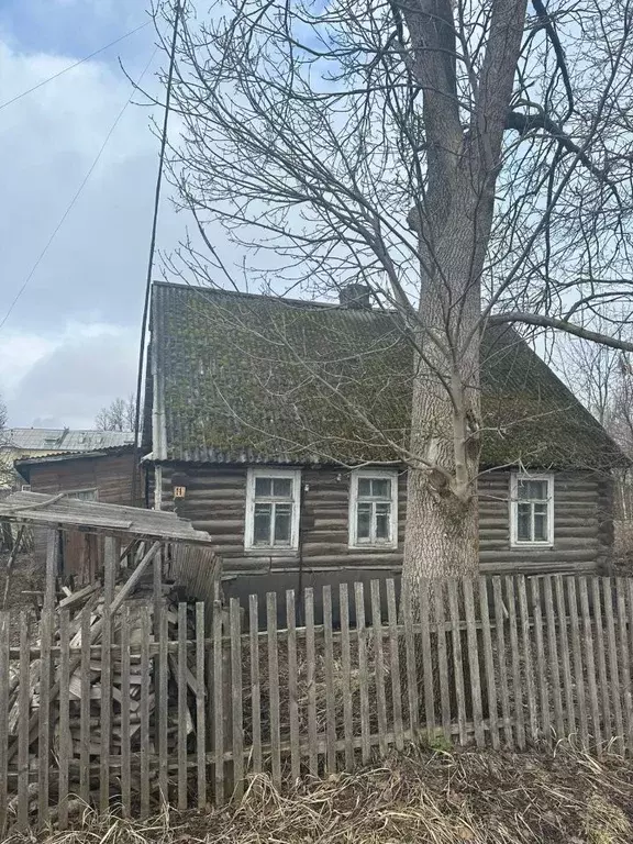Дом в Псковская область, Дедовичи рп ул. Коммунаров, 11 (48 м) - Фото 1