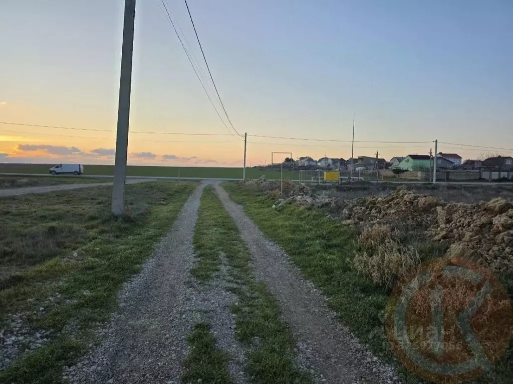 Участок в Крым, Сакский район, с. Суворовское  (6.6 сот.) - Фото 2