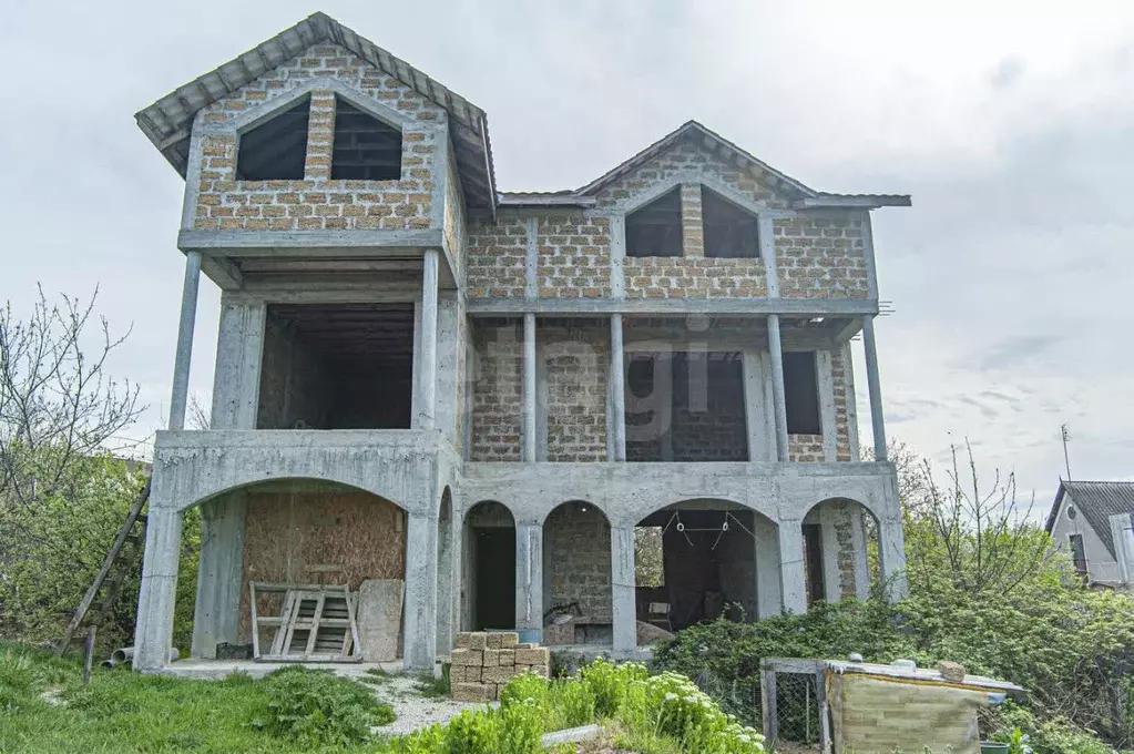 Дом в Севастополь с. Осипенко, ул. Ветеранов, 14Б (240 м) - Фото 1