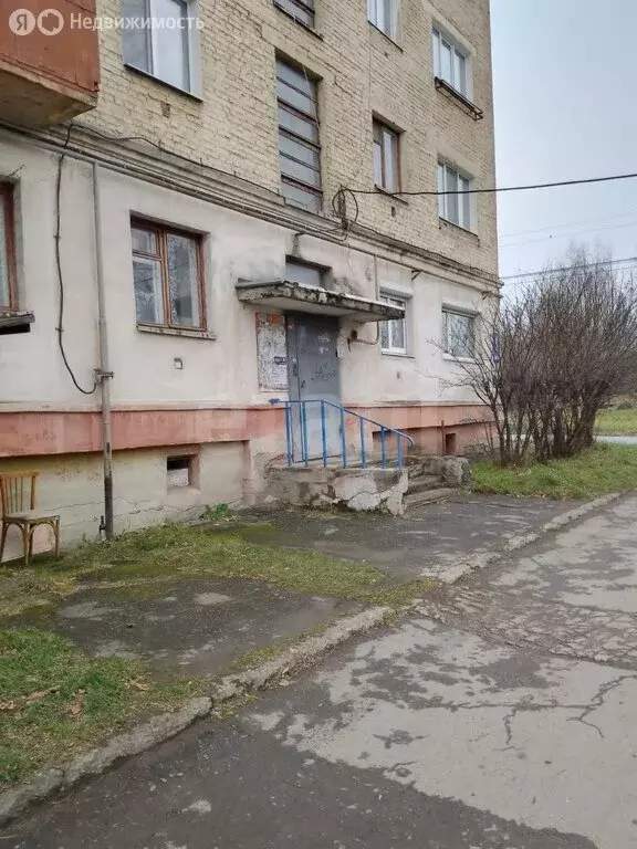 3-комнатная квартира: Верхняя Салда, улица Калинина, 1 (58 м) - Фото 0