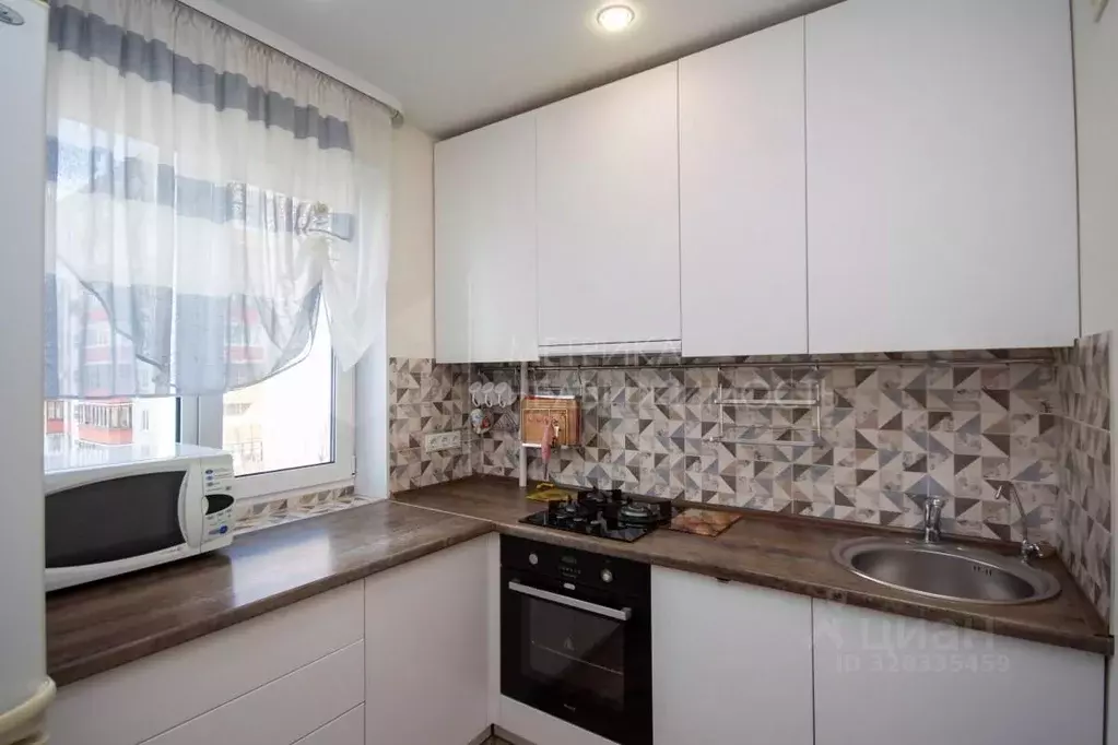 3-к кв. Тюменская область, Тюмень Севастопольская ул., 37 (58.2 м) - Фото 1