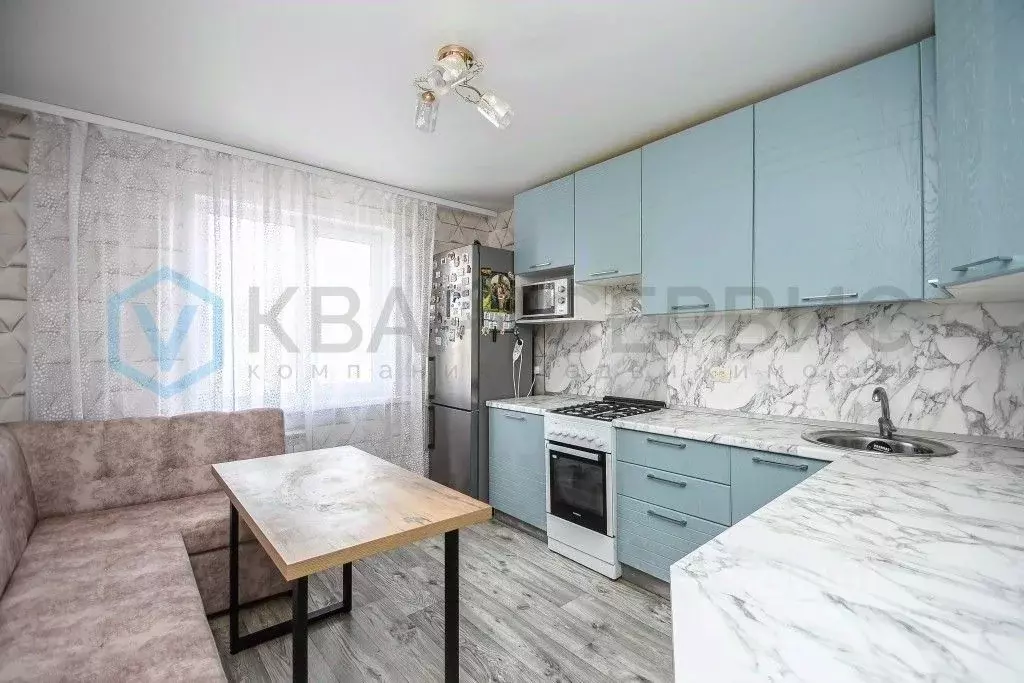 2-к кв. Омская область, Омск Заозерный мкр, ул. Бородина, 4/2 (50.7 м) - Фото 1