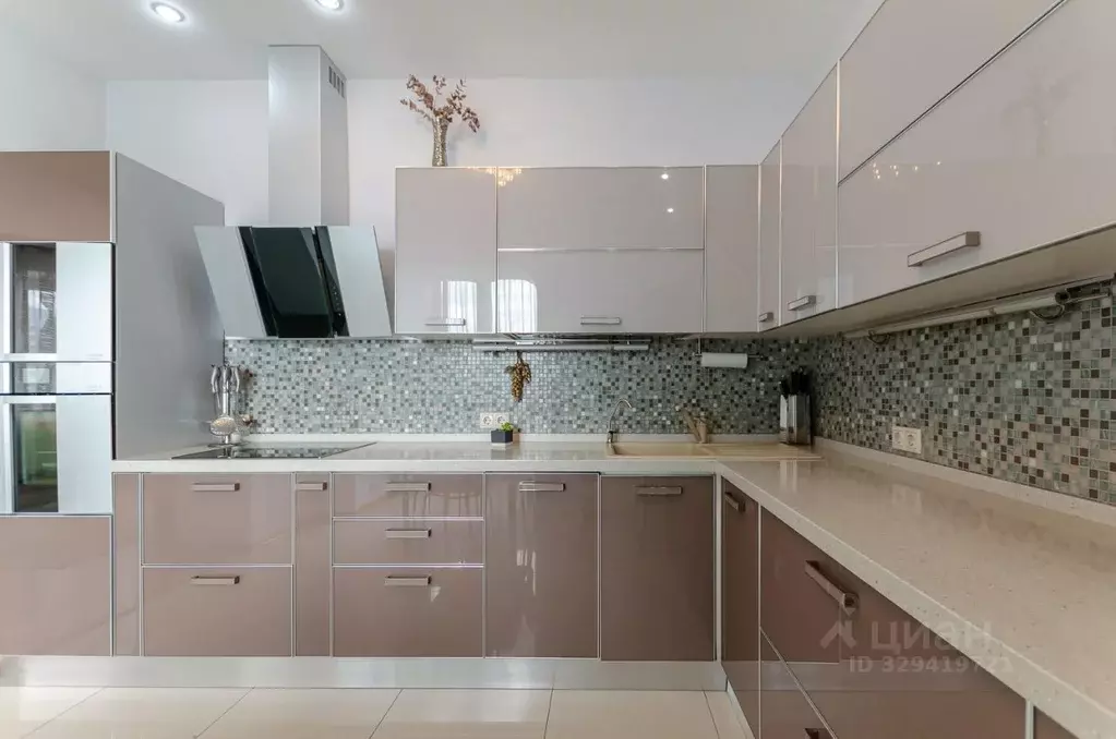 3-к кв. Новосибирская область, Новосибирск ул. Кирова, 27 (112.5 м) - Фото 1