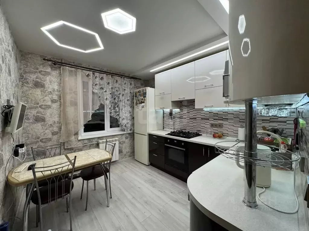 3-к кв. Коми, Сыктывкар Октябрьский просп., 194 (68.3 м) - Фото 0