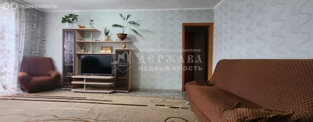 3-комнатная квартира: Берёзовский, улица Кирова, 7 (55 м) - Фото 0