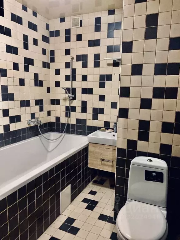 3-к кв. Волгоградская область, Волгоград Шекснинская ул., 10 (63.2 м) - Фото 1