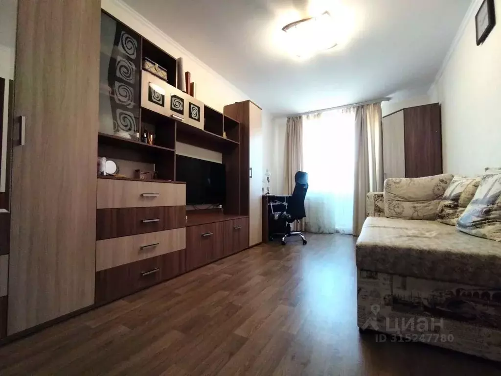 2-к кв. Калужская область, Калуга ул. Братьев Луканиных, 13 (56.0 м) - Фото 0