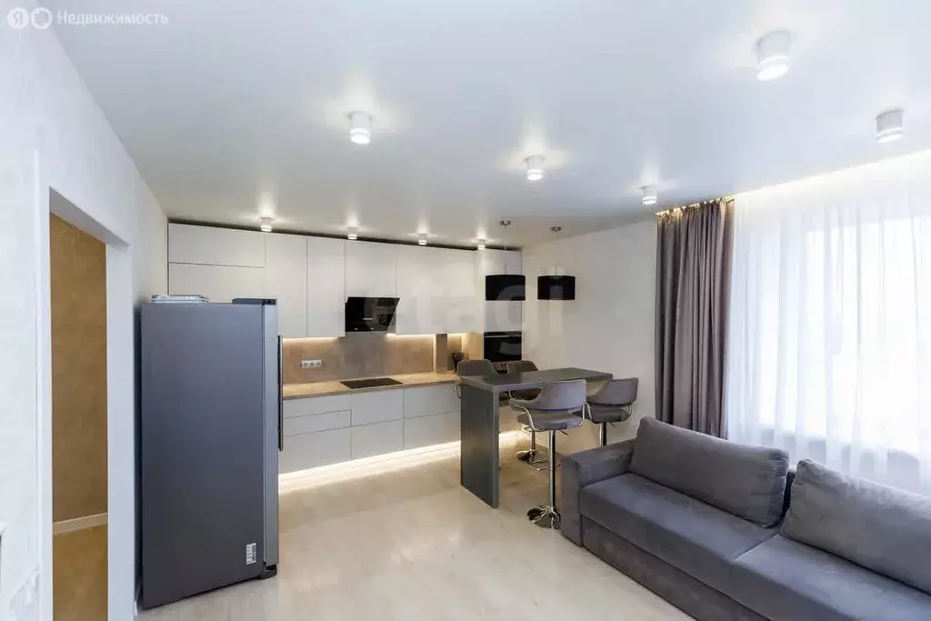 3-комнатная квартира: Ижевск, улица Зои Космодемьянской, 15 (100 м) - Фото 1