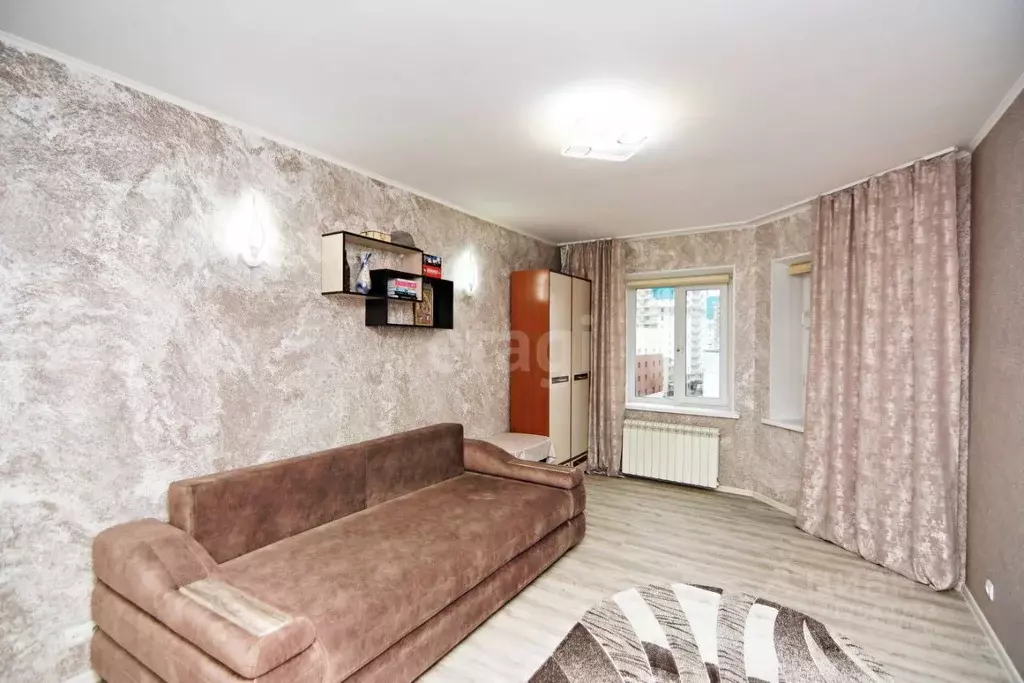3-к кв. Ханты-Мансийский АО, Сургут просп. Ленина, 33 (70.3 м) - Фото 1