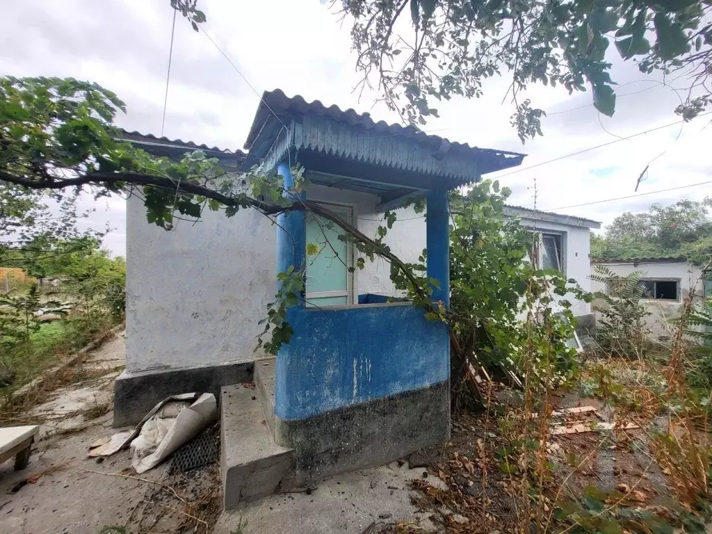 Дом в Крым, Сакский район, с. Суворовское ул. Фестивальная, 43 (70 м) - Фото 1