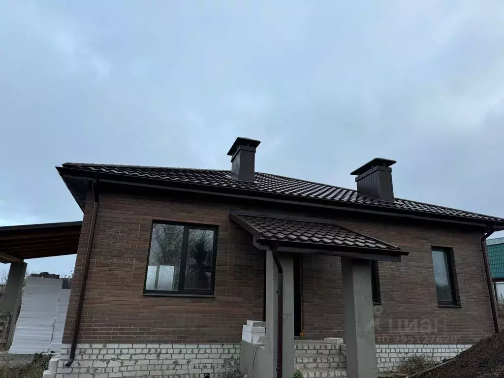 Дом в Воронежская область, Семилукский район, Губаревское с/пос, с. ... - Фото 1