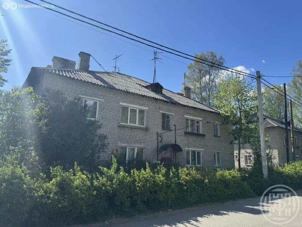 3-комнатная квартира: городской посёлок Вырица, улица Жертв Революции, ... - Фото 0
